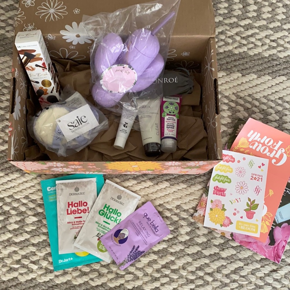 Entire spring FABFITFUN box